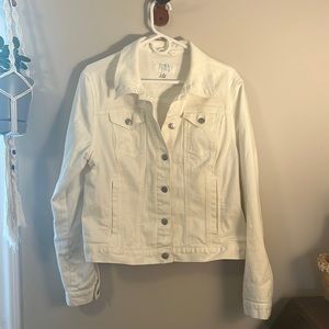 Women’s white jean jacket
